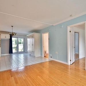 Grand 5 1/2, très propre disponible immédiatement - Photo 2