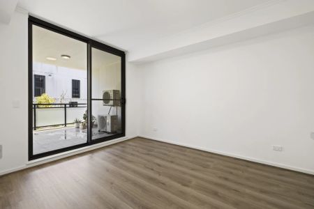 ModernApartment with Leafy Outlook in Prime Asquith Location - Photo 2