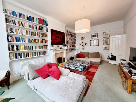 2 bedroom flat to rent - Photo 2
