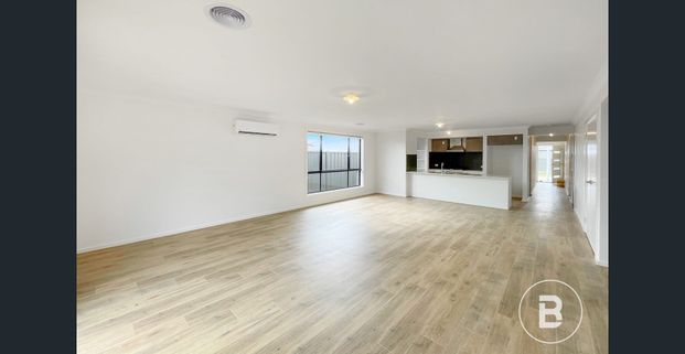 MODERN FOUR BEDROOM HOME IN DESIRED SUBURB - Photo 1