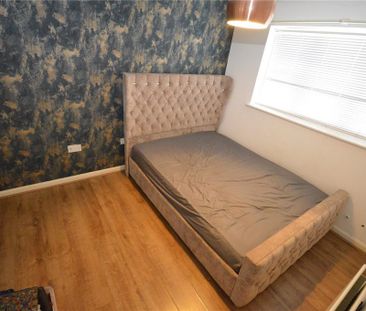 3 bedroom end of terrace house to rent - Photo 5