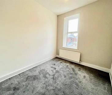 3 bedroom flat to rent - Photo 3