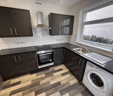 House - Semi-Detached For Rent Pleasant View, Treharris - Photo 6
