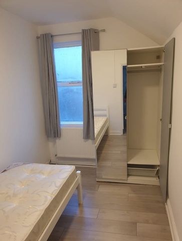Room in a Shared House, Brigstocke Road, BS2 - Photo 4