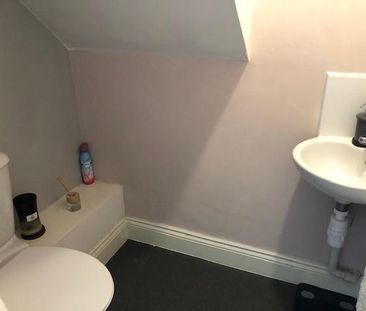 2 bedroom semi-detached house to rent - Photo 6