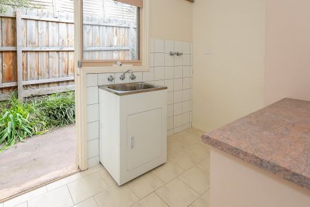 Conveniently located three bedroom home - Photo 4