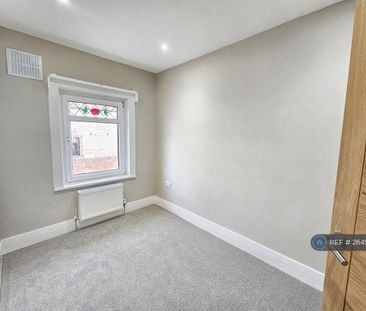 4 bedroom terraced house to rent - Photo 2