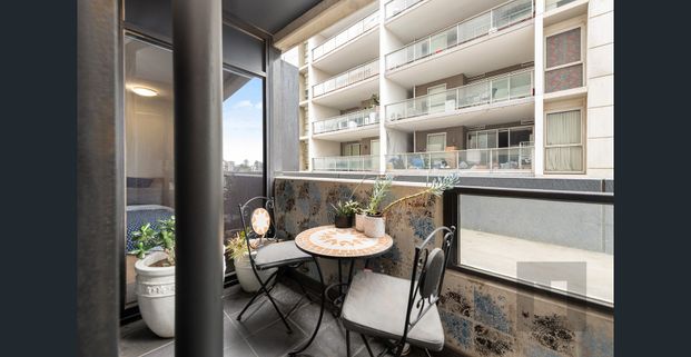 Fully Furnished apartment in the heart of Footscray - Photo 1