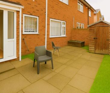 5 Bed 2 Bath - Photo 3