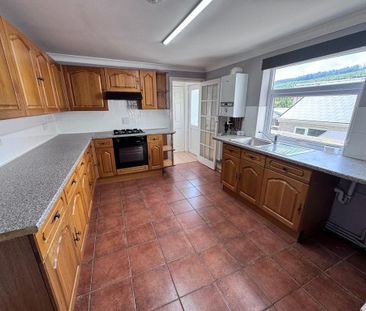 3 bedroom end of terrace house to rent - Photo 2