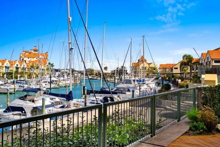 Waterfront Luxury Apartment in Gulf Harbour - Photo 4