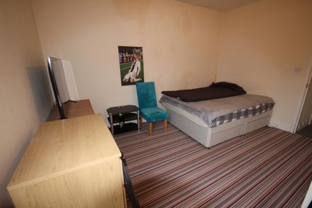 3 bedroom flat to rent - Photo 5