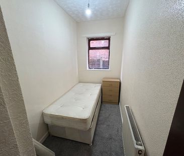 2 Bed Flat, Brookfield Road, M8 - Photo 2