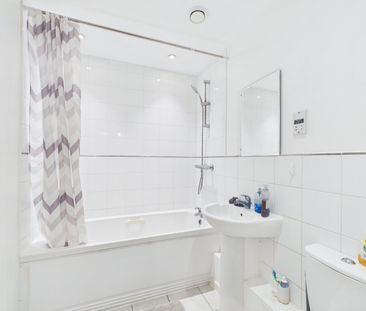 1 bedroom in Flat 42, Slough - Photo 5