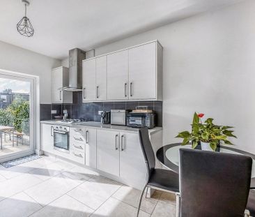 3 bedroom flat to rent - Photo 5