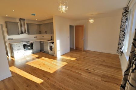 2 bedroom maisonette to rent - Photo 2