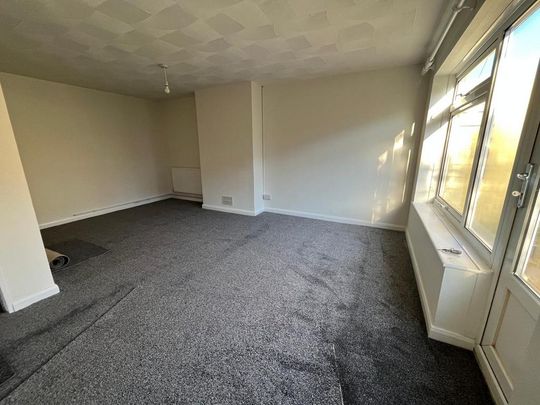 3 bedroom end of terrace house to rent - Photo 1