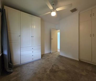 PRIME LOCATION! - Photo 6