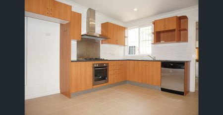 "Stylish Terrace House in a Convenient Location" - Photo 2