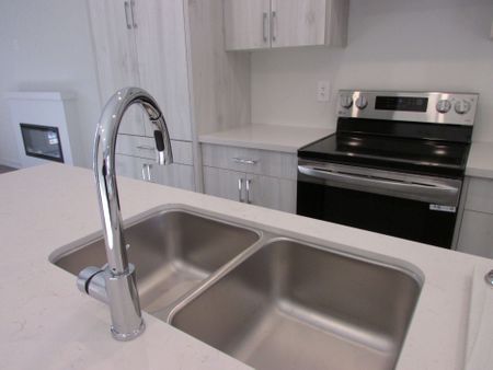 For Lease - 18 Mermot Lane, Richmond Hill, Ontario - Photo 2