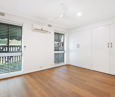 Tastefully renovated family home - Photo 2