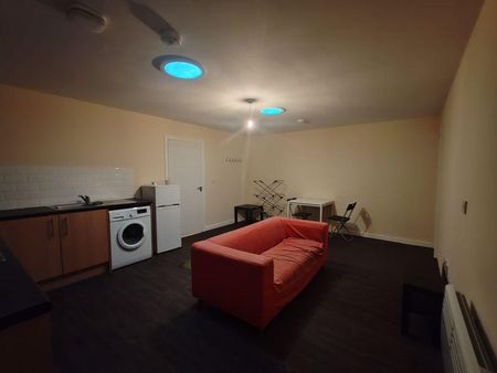 3 bedroom apartment to rent - Photo 2