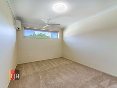 AIR CONDITIONED 2 BEDROOM TOWNHOUSE WITH COURTYARD - Photo 3