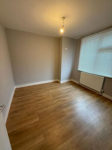 2 bedroom semi-detached house to rent - Photo 4