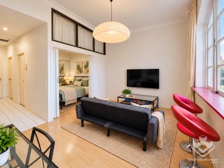 Fully Furnished One-Bedroom Apartment in the Heart of Fortitude Valley - Photo 2