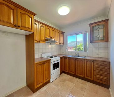 LARGE VILLA - HANDY LOCATION - Photo 4