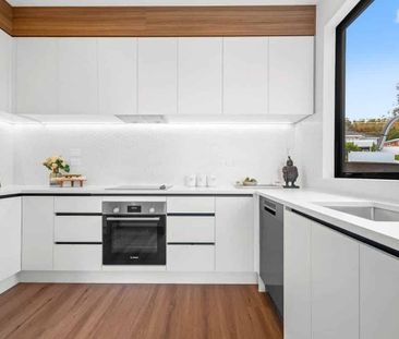 4-Bedroom Modern Family Home with Stunning Views - Photo 3