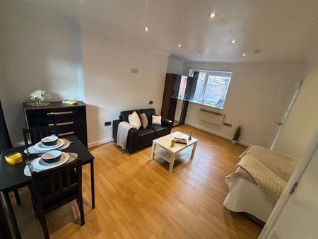 Studio to rent - Photo 2