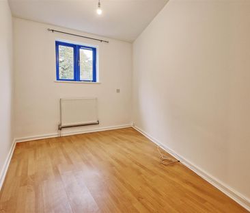 Flat – Purpose Built – 12 Grasmere Gardens, Cambridge 12 - To Rent - Photo 4