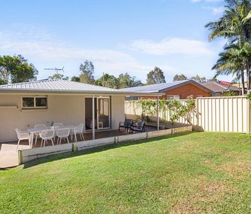 BEAUTIFULLY MODERNIZED 3 BEDROOM HOME NESTLED IN SOUGHT AFTER LOCAT... - Photo 4