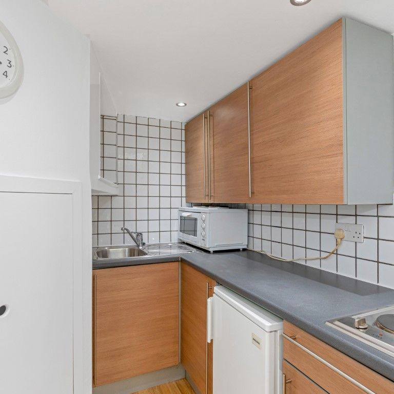 Fitzjohns Ave, Hampstead, London, NW3 - Photo 1