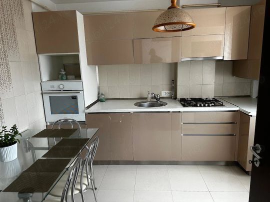 Proprietar,inchiriez apartament cu 3 camere,et.1 - Photo 1