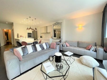 Appartement • Paris 4ème - Photo 2