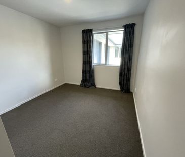 Gloucester awaits!! - Photo 4