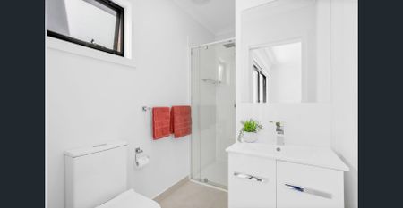 Fully furnished studio with all bills included! - Photo 2