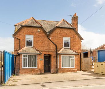1 bedroom in a house share to rent - Photo 2