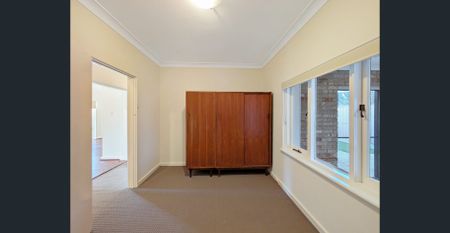 Light & Bright 3x1 Home on the Inglewood/Dianella Border (Garden Maintenance INCLUDED) - Photo 2
