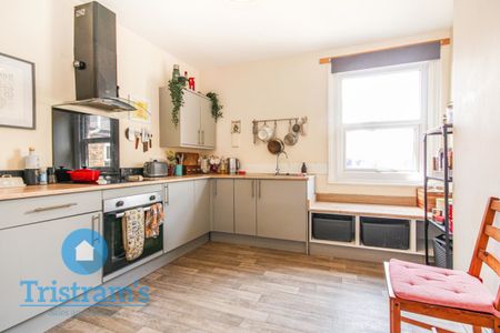 References Pending - 2 bed Apartment - Photo 5