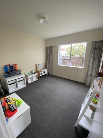 Sunny In Stoke - Photo 3