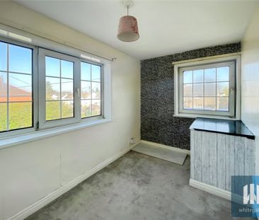 Orchard Head Lane, Pontefract, WF8 - Photo 2