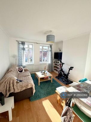 1 bedroom in a flat share to rent - Photo 1