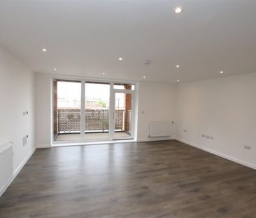 2 bedroom Apartment to let - Photo 3