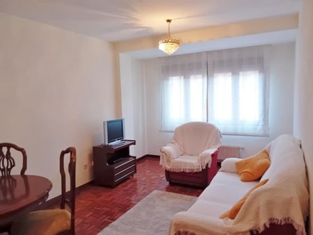 Alquiler de piso en Calle Infiesto - Photo 2