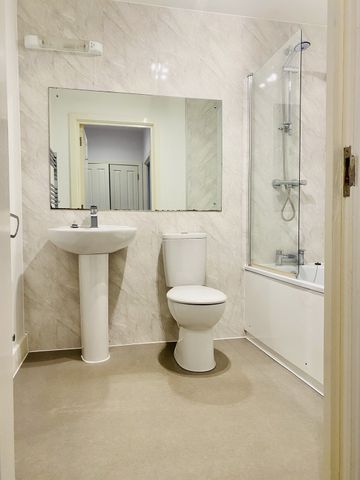 Queensway, Bletchley - Two Bedroom Apartment - Photo 3