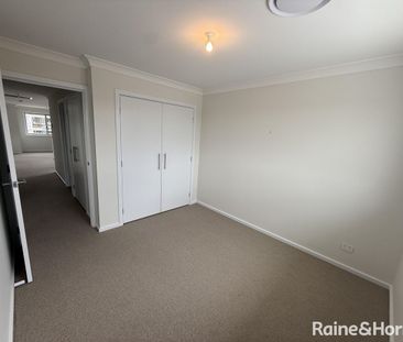 Modern Five-Bedroom Family Home - Photo 1