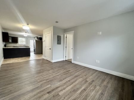 11-21 Mcpherson Road, Fall River – 2 BED 2 BATH SPACIOUS APARTMENT AVAILABLE NOW! - Photo 5